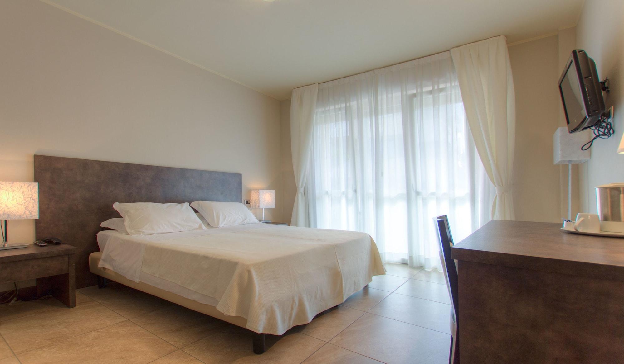 Hotel Kent Milano Marittima Exterior foto