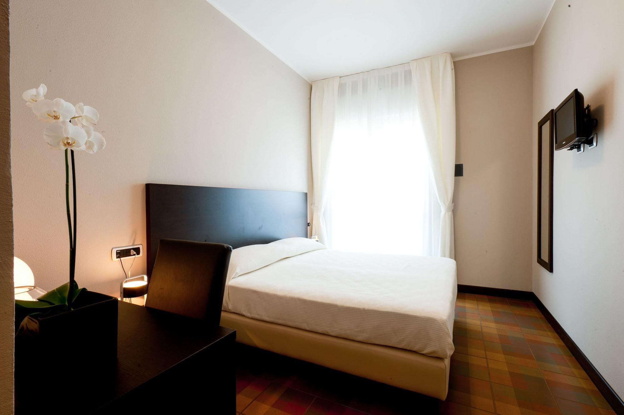 Hotel Kent Milano Marittima Exterior foto