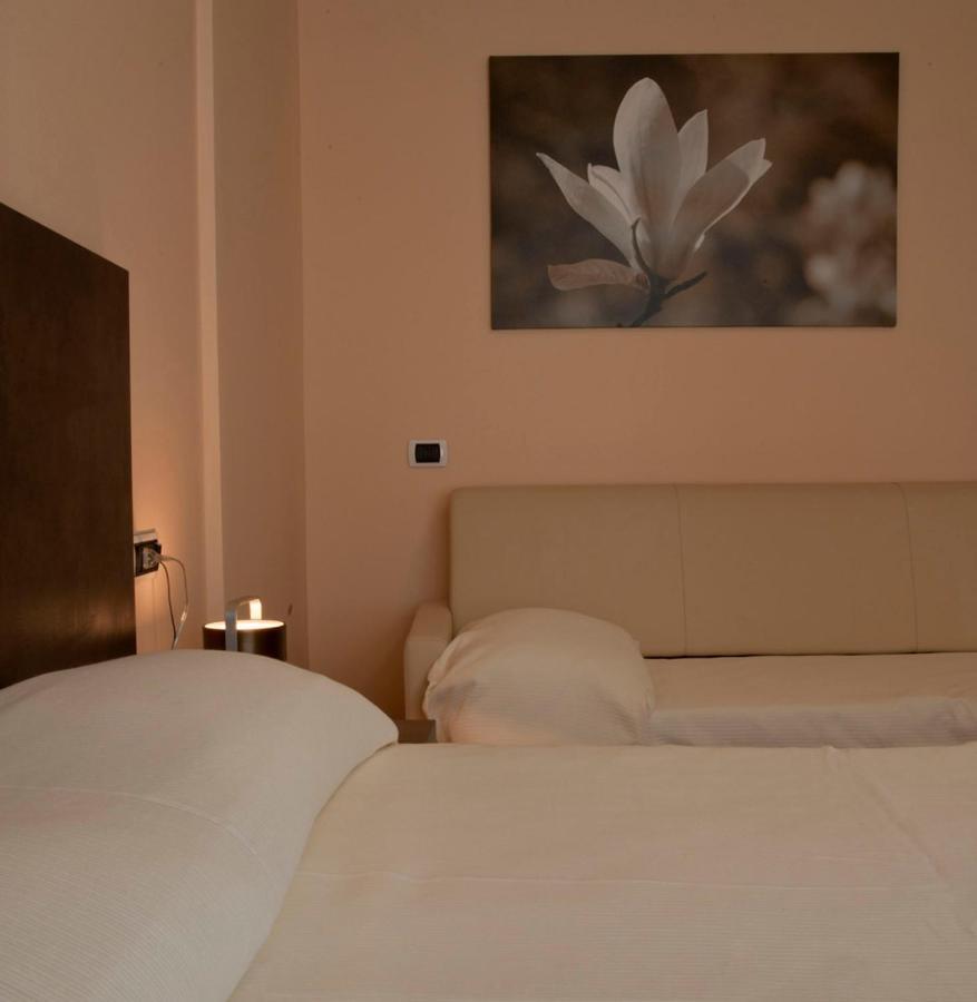 Hotel Kent Milano Marittima Exterior foto