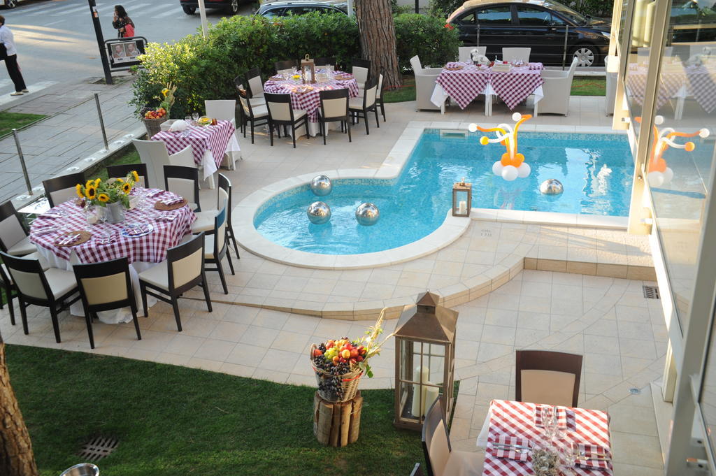 Hotel Kent Milano Marittima Exterior foto